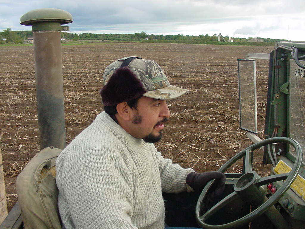 Mexican-migrantworker.jpeg (136623 bytes)
